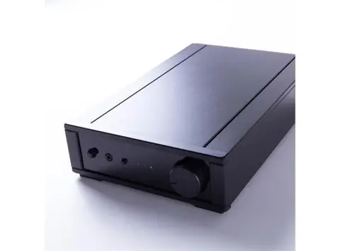 Rega io, forsterker 2x30 watt, MM RIAA-trinn, hodetelefon 