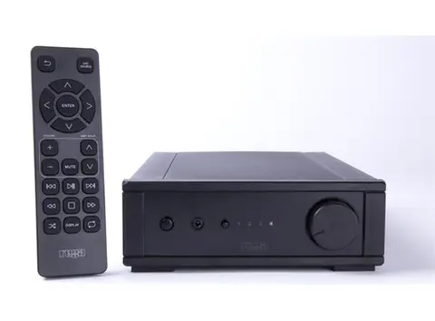 Rega io, forsterker 2x30 watt, MM RIAA-trinn, hodetelefon 