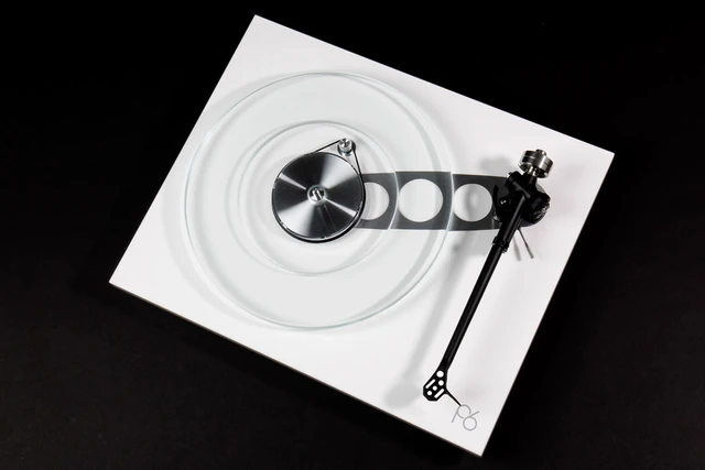 Rega Planar 6, platespiller Uten pickup, RB330 arm, NEO PSU, hvit 