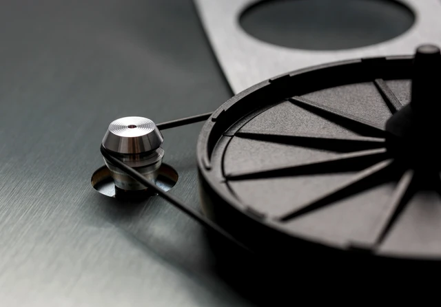 Rega Planar 3 RS, NEO strømforsyning Nd5 pickup, RB330 arm, svart 