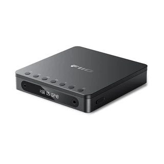 FiiO DM13, portabel CD-spiller, svart hodetelefon, analog og digital utganger