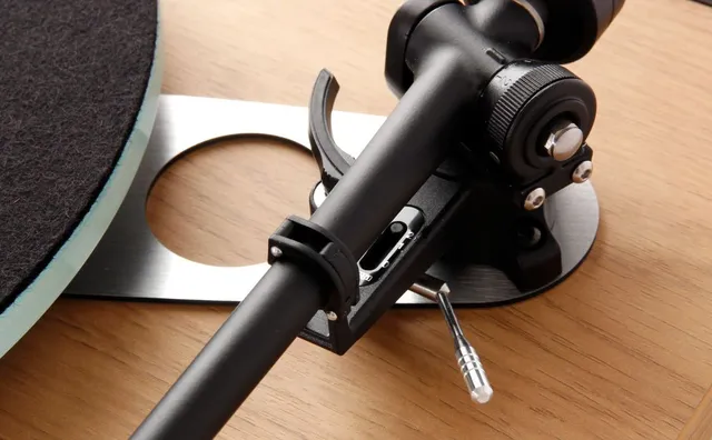 Rega Planar 3, platespiller Exact pickup, RB330 arm, eik 