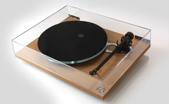 Rega Planar 3, platespiller Exact pickup, RB330 arm, eik 