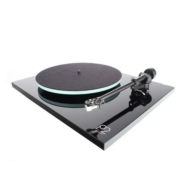 Rega Planar 2, platespiller Carbon pickup, RB220 arm, svart 