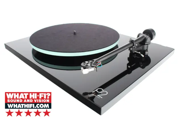 Rega Planar 2, platespiller Carbon pickup, RB220 arm, svart 