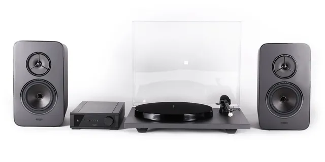 Rega System One, platespillerpakke Rega io, Planar 1 og Kyte høyttalere 