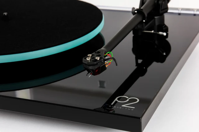 Rega Planar 2, platespiller Rega Nd3 pickup, RB220 arm, svart 