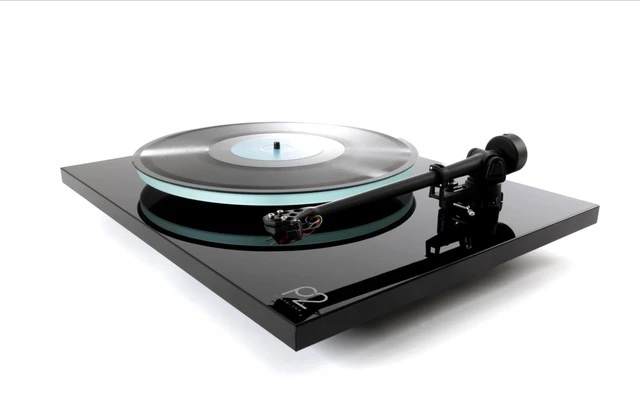 Rega Planar 2, platespiller Rega Nd3 pickup, RB220 arm, svart 